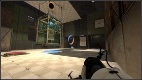 Po wejściu do pomieszczenia stwórz niebieski portal tam gdzie spada żel, a pomarańczowy na suficie nad gablotą ze skrzynką - Rozdział 6 - Upadek (5) | Opis przejścia Portal 2 - Portal 2 - poradnik do gry