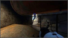 Stwórz jeden portal na ścianie po lewej [1], a drugi za ogrodzeniem [2] - Rozdział 6 - Upadek (1) | Opis przejścia Portal 2 - Portal 2 - poradnik do gry