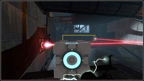 Gdy przycisk zostanie aktywowany, jedna z platform zacznie się ruszać [1] - Rozdział 2 - Zimny start (2) | Opis przejścia Portal 2 - Portal 2 - poradnik do gry