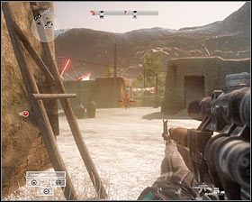 Uważaj tu na tych przeciwników, którzy z czasem mogą skupić na Twojej drużynie swoją uwagę #1, jak i na osobników skupionych w okolicznych budynkach, zwłaszcza w tym po prawej stronie #2 - Misja 4 - Almost Too Easy (2) - Opis przejścia gry - Operation Flashpoint: Red River - poradnik do gry