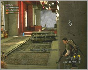 Po tym, jak zadziałasz na przełączniku, wyjdź z pomieszczenia i skieruj się na schody naprzeciw, prowadząc na kolejne piętro - Fluid Dynamics | Opis przejścia SOCOM Polskie Siły Specjalne - SOCOM: Polskie Siły Specjalne - poradnik do gry