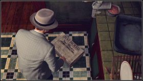 Po tym jak mężczyźni zostaną odeskortowani do radiowozu będziesz się mógł na spokojnie rozejrzeć po mieszkaniu - Case 10 - The Silk Stocking Murder (2) | Główne śledztwa w LA Noire - L.A. Noire - poradnik do gry