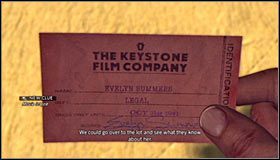 Na sam koniec zajmij się zbadaniem leżącej po prawej stronie torebki, zdobywając już na samym starcie nowy dowód rzeczowy (Clue - Handbag) #1 - Case 12 - The Studio Secretary Murder (1) | Główne śledztwa w LA Noire - L.A. Noire - poradnik do gry