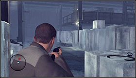Przeciwnika skrywającego się na wprost od wejścia możesz zlikwidować z odległości, bądź też już po tym jak wbiegniesz do chłodni i schowasz się za jednym z lodowych bloków #1 - Case 14 - The Black Caesar (5) | Główne śledztwa w LA Noire - L.A. Noire - poradnik do gry