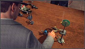 Lynch zasugeruje, że ma własną teorię na temat przebiegu wydarzeń, a także zaproponuje głównemu bohaterowi wzięcie udziału w eksperymencie, który pozwoli mu zrozumieć jak mogło dojść do eksplozji - Case 17 - The Gas Man (2) | Główne śledztwa w LA Noire - L.A. Noire - poradnik do gry