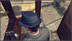 Wyjdź z budynku, udaj się w prawo i po dotarciu do bramki #1 przeskocz na drugą stronę - Case 19 - House of Sticks (2) | Główne śledztwa w LA Noire - L.A. Noire - poradnik do gry