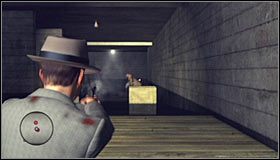 Biegnij prosto, ale gdy tylko skręcisz w prawo schowaj się przy deskach #1, a to dlatego, że zostaniesz ostrzelany przez bandytów - Unsuccessful Holdup | Przestępstwa w LA Noire - L.A. Noire - poradnik do gry