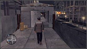 Po dotarciu na górę pozostań na zewnętrznych jasnych balkonikach, biegnąc prosto #1 i następnie skręcając w lewo - Taśmy - Mapa 4 | Taśmy filmowe w LA Noire - L.A. Noire - poradnik do gry