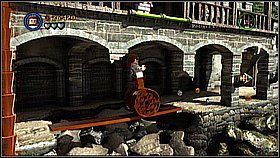 Skarb z góry znajduje się pod murami - musimy wykopać go psem, a następnie odbudować - Port Royale - opis przejścia | Klątwa Czarnej Perły | LEGO Piraci z Karaibów - LEGO Piraci z Karaibów - poradnik do gry