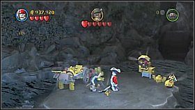 Butelka 9 - W ukrytej zatoce wspinamy się na statek i z prawego masztu zjeżdżamy po łańcuchu - Isla de Muerta - butelki | Klątwa Czarnej Perły | LEGO Piraci z Karaibów - LEGO Piraci z Karaibów - poradnik do gry