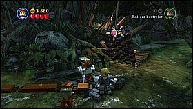 Przebiegamy wąskimi mostami na prawo - Dotyk przeznaczenia - opis przejścia | Skrzynia umarlaka - LEGO Piraci z Karaibów - poradnik do gry