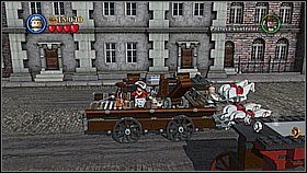 Po kilku skokach trafimy do powozu z trumnami - Serce Londynu - opis przejścia | Na nieznanych wodach | LEGO Piraci z Karaibów - LEGO Piraci z Karaibów - poradnik do gry