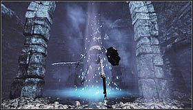 Z Kompletem czterech run podchodzimy do wielkich drzwi [1], za którymi znajdziemy stojaki z magiczną bronią, zniszczenie jednego z nich uwolni przerośniętego szkieletu [2] z grobowca, który stanie przeciwko nam do walki w eskorcie kilku mniejszych szkieletów - Rozdział 1- Miasto Dyfed (sekcje 1.3-1.6) | Opis przejścia Hunted Kuźnia Demona - Hunted: Kuźnia Demona - poradnik do gry