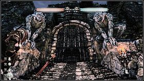 Wędrując przez gęste zarośla dotrzemy w końcu do bramy i drewnianych drzwi [1], za którymi znajdziemy kryształ, punkt uczenia się nowych umiejętności i kamień zmiany bohatera - Rozdział 1- Miasto Dyfed (sekcje 1.3-1.6) | Opis przejścia Hunted Kuźnia Demona - Hunted: Kuźnia Demona - poradnik do gry