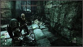 Natrafimy na jeńca wiszącego za częściowo zniszczoną ścianą [1], uwalniamy go i ruszamy w dalszą drogę - Rozdział 2- Lochy Dyfed (sekcje 2.1-2.2) | Opis przejścia Hunted Kuźnia Demona - Hunted: Kuźnia Demona - poradnik do gry