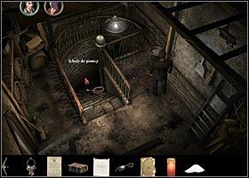 Teraz drugą końcówkę przedłużacza podnieś z podłogi tuż obok i zrzuć ją niżej (kliknij nią dwukrotnie na schodach do piwnicy) - Pompa w piwnicy | Rozdział 6 | Black Mirror III - Black Mirror III - poradnik do gry