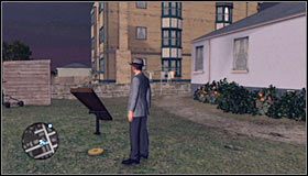 Odszukaj w oznaczonym punkcie niewielki biały dom #1 i zbadaj jego ogródek #2 - Hollywoodland (taśmy 14-23) | Eksploracja | Osiągnięcia w LA Noire - L.A. Noire - poradnik do gry