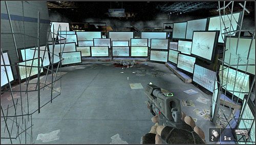 Maszerując wśród telewizorów i monitorów dojdziemy do półkola utworzonego z ekranów [1] - Poziom 03- Sklep | Opis przejścia | FEAR 3 - F.3.A.R. - poradnik do gry