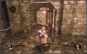 Wejdź po schodach na górę [1], a potem spójrz w lewo - Misja 5 - Tunele Templariuszy (2) | Opis przejścia The First Templar - The First Templar - poradnik do gry