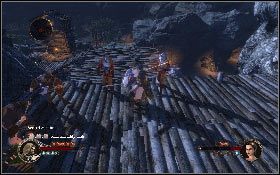 Wróć na rusztowanie, przeskocz przez przeszkodę [1] i kontynuuj marsz rozprawiając się z napotkanymi przeciwnikami [2] - Misja 14 - Pustynna osada | Opis przejścia The First Templar - The First Templar - poradnik do gry