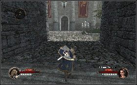 Teraz przejdź na lewo od wejścia i skorzystaj z kołowrotu [1], poczym wbiegnij na schody z lewej, potem na kolejne i przejdź przez ogromne wejście [2] - Misja 18 - Dziedziniec zamkowy (2) | Opis przejścia The First Templar - The First Templar - poradnik do gry