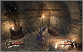 Przejdź na lewą stronę pomieszczenia, gdzie na lewo od krzyża znajdziesz skrzynię #124 [1], a po spojrzeniu w prawo natkniesz się na skrzynię #125 [2] - Misja 19 - Zamek Montsegur | Opis przejścia The First Templar - The First Templar - poradnik do gry