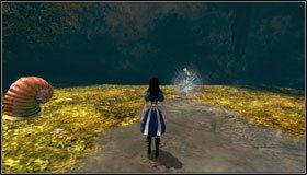 Korzystamy ze zdolności zmniejszania (shrink) i przechodzimy przez pojawiającą się mysią dziurkę - Slug with a shell | Rozdział 1 - Hatters Domain | Alice Madness Returns - Alice: Madness Returns - poradnik do gry