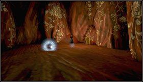 Zanim jednak wskoczymy na najwyżej zlokalizowaną platformę, udajemy się na małą półkę po prawej stronie - znajdziemy tam mysią dziurkę, a w środku wspomnienie - Trunk (1) | Rozdział 3 - Oriental Grove | Alice Madness Returns - Alice: Madness Returns - poradnik do gry