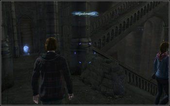 Po tym jak dotrzesz do punktu zapisu, wejdź po schodach i skieruj się na prawo - [Zwrot wydarzeń] Dodatki | Harry Potter i Insygnia Śmierci - część 2 - Harry Potter i Insygnia Śmierci - część 2 - poradnik do gry