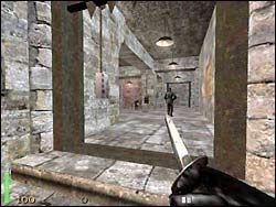 Udajemy się schodami na górę i wychodzimy na zewnątrz - Mission 1: Part 1 | Solucja Return to Castle Wolfenstein - Return to Castle Wolfenstein - poradnik do gry
