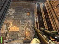 Sekret 1 - Gdy znajdziemy się na wspomnianym balkonie, możemy przeskoczyć na galerię znajdującą się po prawej stronie - Mission 2: Part 4 | Solucja Return to Castle Wolfenstein - Return to Castle Wolfenstein - poradnik do gry