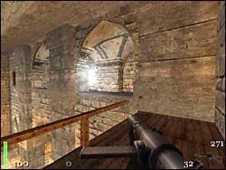 Schodzimy schodami w dół i dochodzimy do pomieszczenia ze skrzyniami - Mission 2: Part 4 | Solucja Return to Castle Wolfenstein - Return to Castle Wolfenstein - poradnik do gry
