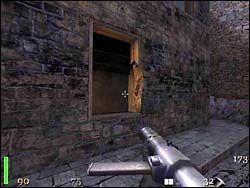Wracamy w stronę czołgu, który zdążył już ruszyć do przodu i przejechać po zasiekach - Mission 4: Part 1 | Solucja Return to Castle Wolfenstein - Return to Castle Wolfenstein - poradnik do gry