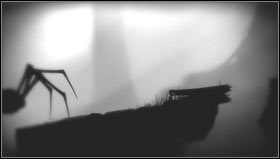 Kontynuując ucieczkę przed pająkiem trafimy na konar działający jak równoważnia - Rozdział 10 | Opis przejścia Limbo - Limbo - poradnik do gry