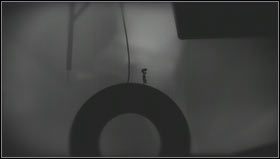 Dostaniemy się w ten sposób na rurę koło świecącej litery [1] - Rozdział 36 | Opis przejścia Limbo - Limbo - poradnik do gry