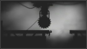 Idąc w lewo ujrzymy zbliżającą się piłę tarczową, aby ją ominąć zwieszamy się z krawędzi [1] - Sekretny Rozdział | Bonusy Limbo - Limbo - poradnik do gry