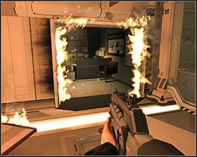 Wyjdź z windy i ruszaj jedyną możliwą ścieżką - (2) Odparcie ataku na placówkę | Deus Ex Bunt Ludzkości - Deus Ex: Bunt Ludzkości - Directors Cut - poradnik do gry