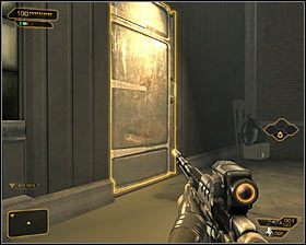 Jeszcze innym sposobem przedostania się na drugą stronę jest przeskoczenie nad siatką #1, ale jest to możliwe tylko jeżeli dysponujesz ulepszeniem poprawiającym zwinność głównego bohatera (Wydłużenie skoku) - (1) Przedostanie się w okolice głównego budynku | Deus Ex Bunt Ludzkości - Deus Ex: Bunt Ludzkości - Directors Cut - poradnik do gry