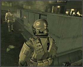 Sytuację z wartownikami możesz rozwiązać na dwa zasadnicze sposoby - (3) Wariant pokojowy - Wejście do budynku Hengsha Court Gardens - Deus Ex: Bunt Ludzkości - Directors Cut - poradnik do gry