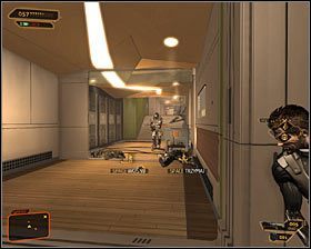 Jeżeli przeciwnicy nie są jeszcze zaalarmowani, to dobrze byłoby zaskoczyć co najmniej jednego z nich, choćby wartownika pilnującego dostępu do głównego wejścia #1 - (8) Wariant agresywny - Dotarcie w pobliże Rdzenia Danych | Bunt Ludzkości - Deus Ex: Bunt Ludzkości - Directors Cut - poradnik do gry