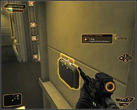 Jeszcze inny wariant zachowania to wyłączenie zapór laserowych, ale w celu zapewnienia sobie powodzenia tej metody musiałbyś użyć ulepszenia Przesuwanie ciężkich przedmiotów i postawić duże skrzynie przed kamerą ochrony #1, blokując w sprytny sposób jej pole widzenia - (6) Wariant pokojowy - Dotarcie do głównego obszaru piwnicy | Bunt Ludzkości - Deus Ex: Bunt Ludzkości - Directors Cut - poradnik do gry