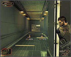 Jeżeli zależy Ci na szybkim dotarciu do celu wędrówki, to dobrze byłoby wybrać korytarz prowadzący na południe #1 - (7) Wariant agresywny - Dotarcie do klatki schodowej | Deus Ex Bunt Ludzkości - Deus Ex: Bunt Ludzkości - Directors Cut - poradnik do gry