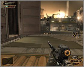 Po zabezpieczeniu okolicy będziesz się mógł w całości skupić na eksploracji portu i dobrze byłoby ją rozpocząć od głównej płyty, czyli poziomu 2 - (5) Wariant pokojowy - Przedostanie się do wnętrza magazynu portowego - Deus Ex: Bunt Ludzkości - Directors Cut - poradnik do gry