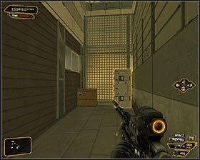 Alternatywnym sposobem przedostania się do budynku ochrony jest wejście przez jedną z okiennic - (2) Wyłączenie urządzenia zakłócającego | Deus Ex Bunt Ludzkości - Deus Ex: Bunt Ludzkości - Directors Cut - poradnik do gry