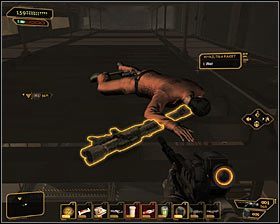 Hala, do której prowadzą obie ścieżki opisane w Kroku 1, jest dwupoziomowa - (2) Dotarcie na szczyt wieży | Deus Ex Bunt Ludzkości - Deus Ex: Bunt Ludzkości - Directors Cut - poradnik do gry