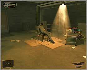 Po znalezieniu się w piwnicy odszukaj korytarz, który jest monitorowany przez kamerę ochrony - Upgradey broni | Deus Ex Bunt Ludzkości - Deus Ex: Bunt Ludzkości - Directors Cut - poradnik do gry
