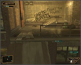 Ostatni trzeci wariant zakłada skorzystanie z zewnętrznej klatki schodowej sąsiedniego budynku #1 - Płaszcz i szpada (01-03) | Deus Ex Bunt Ludzkości - Deus Ex: Bunt Ludzkości - Directors Cut - poradnik do gry