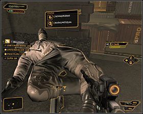 Drugi snajper patroluje jeden z górnych balkoników znajdującego się na północ stąd wielkiego magazynu i stanowi on większe zagrożenie, a to dlatego, że może Cię atakować z dużej odległości - (4) Wariant agresywny- Zabranie paczki z magazynu z narzędziami - Rejs na gapę - Deus Ex Bunt Ludzkości - poradnik akt IV - Hengsha 2, Singapur, Panchaja, zakończenia