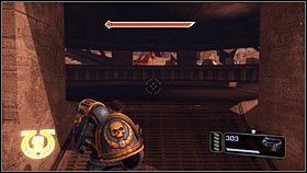 Po opuszczenia bunkra z panią porucznika, zostaniesz zaatakowany przez orki, które wyjdą z podziemnego pojazdu [1] - Rozdział 2 - Serwoczaszki - Warhammer 40,000: Space Marine - poradnik do gry