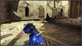 Po zebraniu Plecaka Rakietowego wzleć na najbliższe wzniesienie, a następnie leć dalej w tym samym kierunku [1] - Rozdział 8 - Serwoczaszki - Warhammer 40,000: Space Marine - poradnik do gry